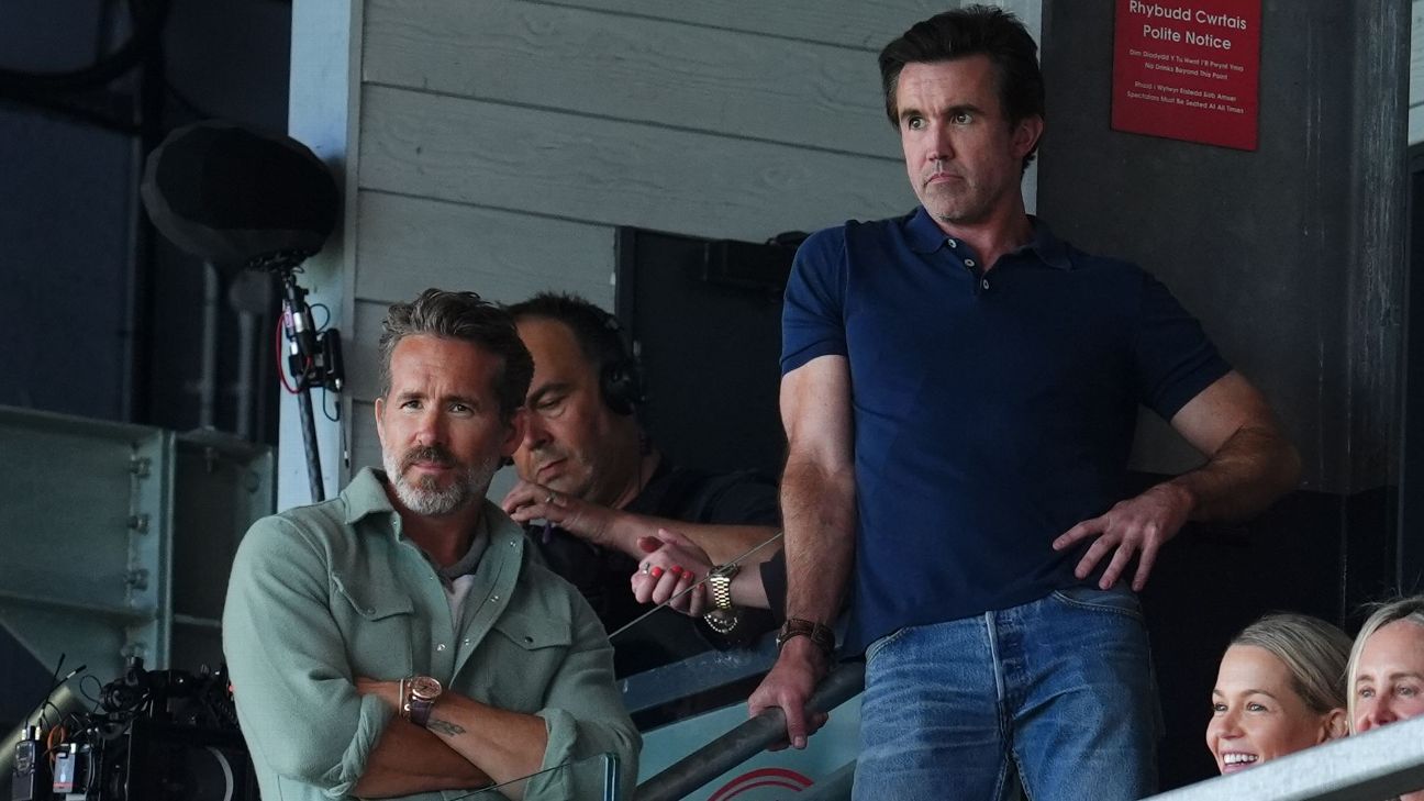 雷克瑟姆主帅帕金森盯上更多引援，雷诺兹与麦克到场商讨
